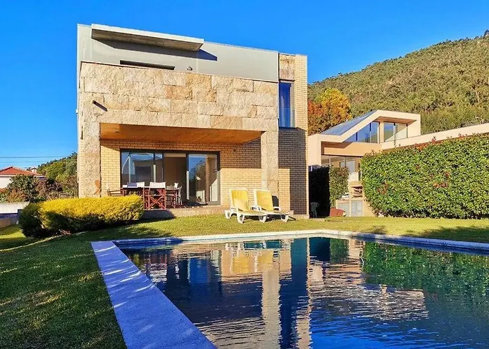 Semesterbostad Hill & House *